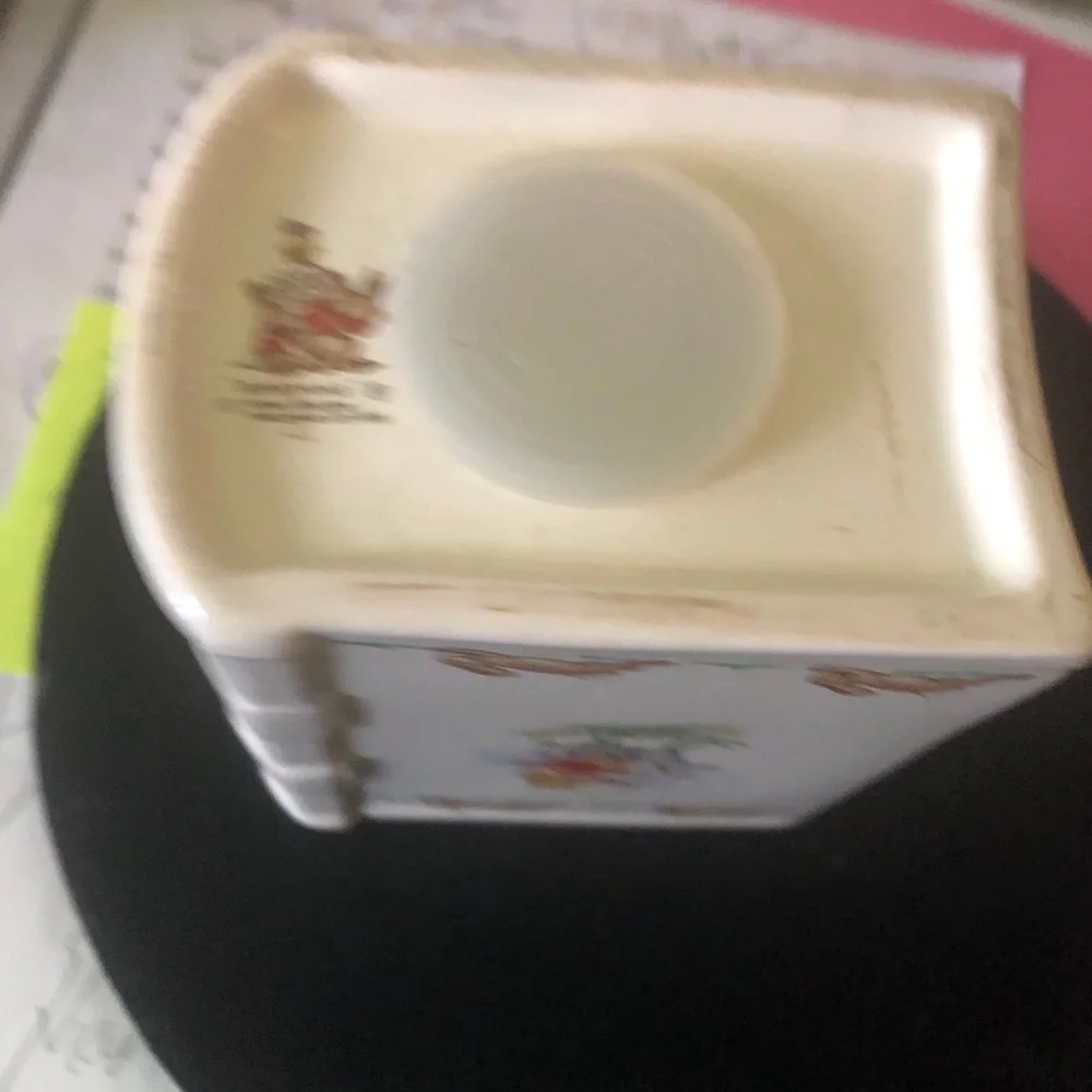 Royal Doultin Bunnykins book bank - Picture 4 of 4